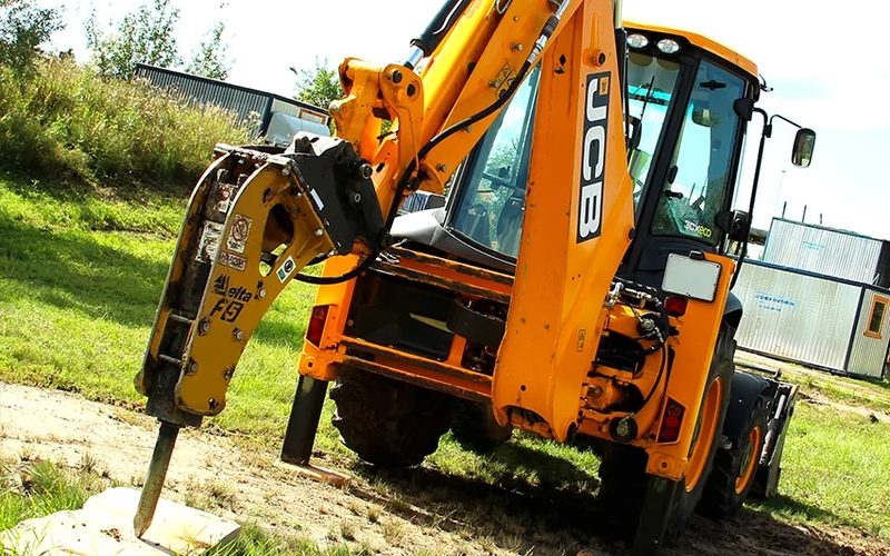 JCB 3CX с гидромолотом